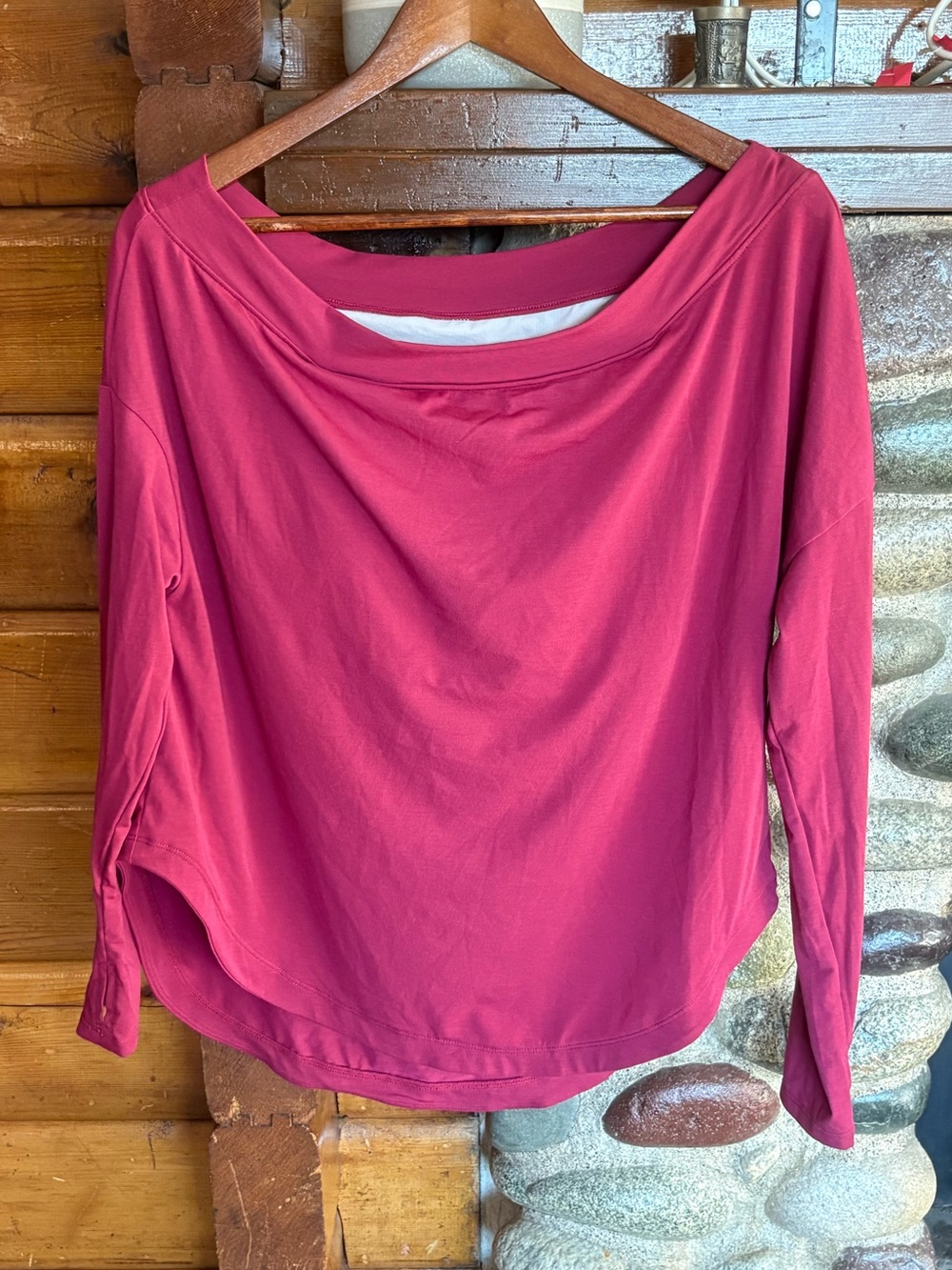 Halara Off Shoulder Long Sleeve Athletic Top Built In Bra Berry Pink S